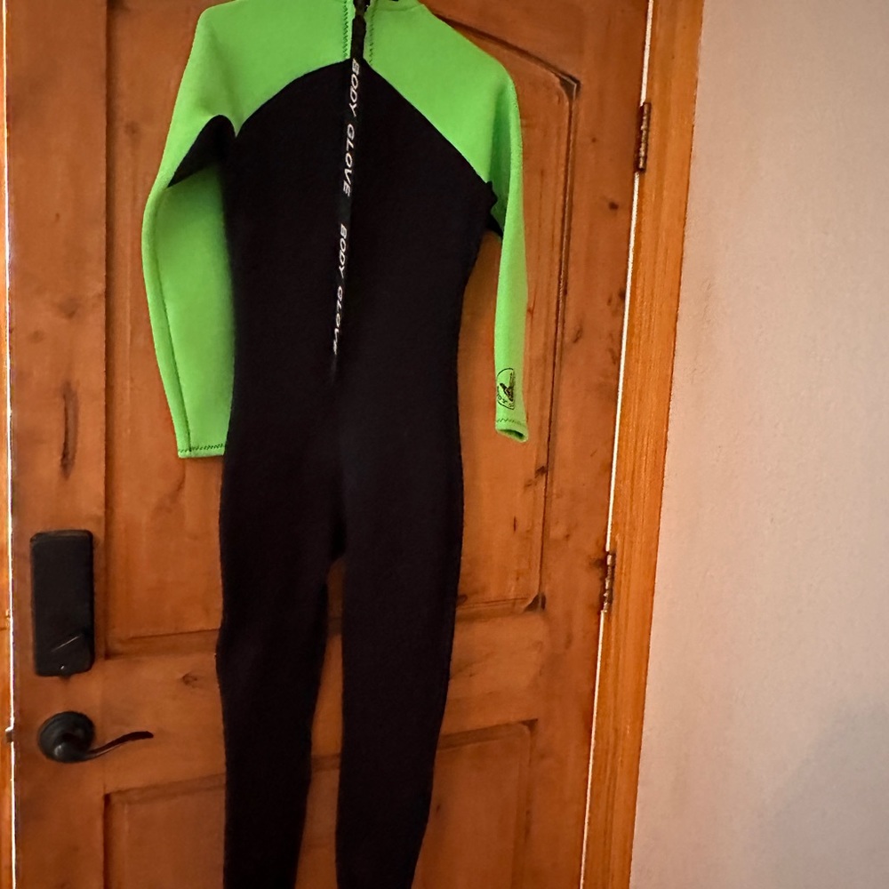 Men’s size Medium Bodyglove Wet Suit